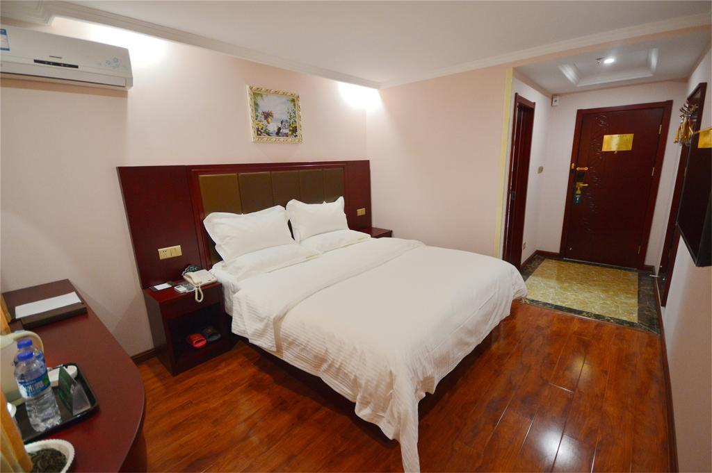 Greentree Inn Zhejiang Jiaxing West Zhongshan Road Vintage Car Building Express Hotel Exterior foto